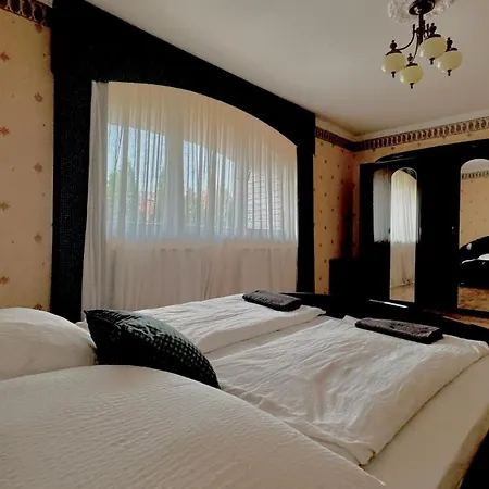 别墅 5 Haloszobas Wellness Vip House - Privat Medence *
