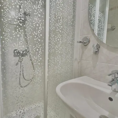 5 Haloszobas Wellness Vip House - Privat Medence Willa Siófok