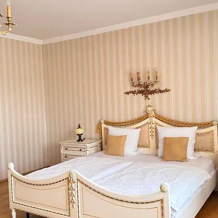 5 Haloszobas Wellness Vip House - Privat Medence Willa Siófok