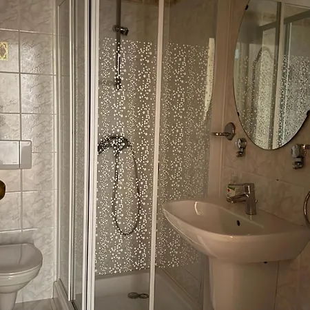 5 Haloszobas Wellness Vip House - Privat Medence Willa