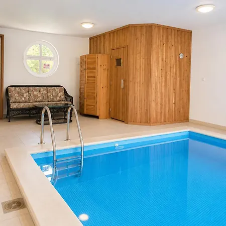 Private - Pool & Sauna