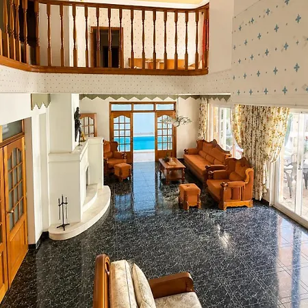 Private - Pool & Sauna *