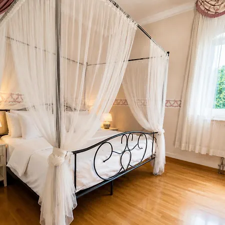 Private - Pool & Sauna Vila