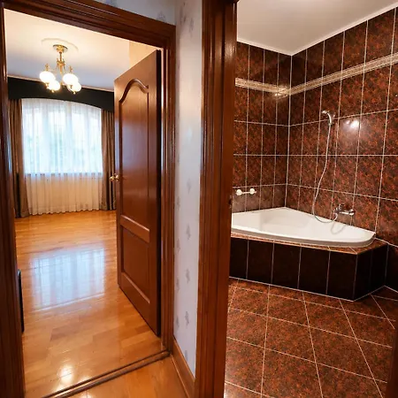 Private - Pool & Sauna Vila *