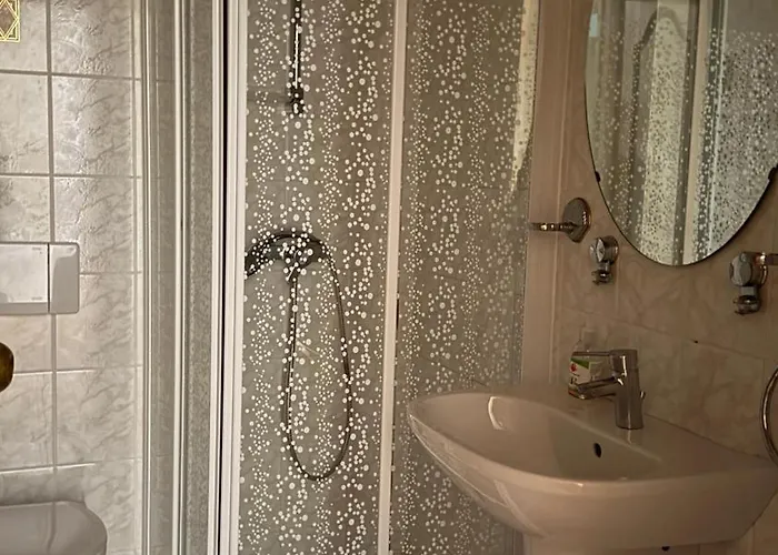 5 Haloszobas Wellness Vip House - Privat Medence 别墅