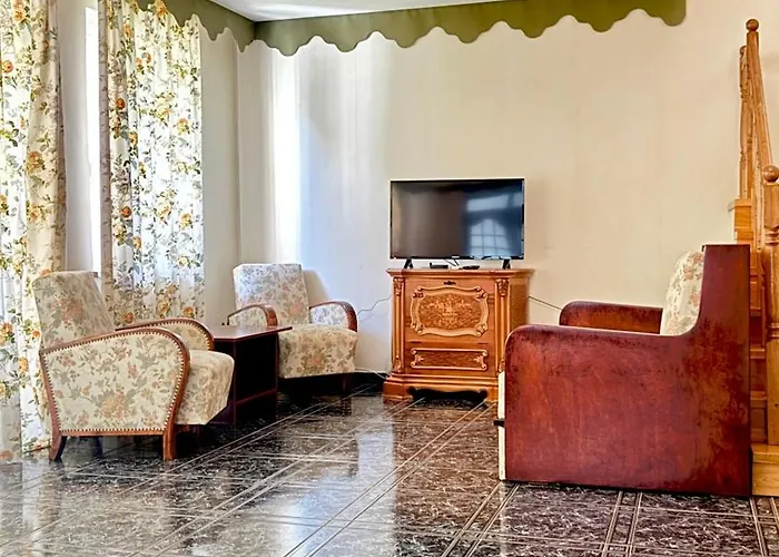 5 Haloszobas Wellness Vip House - Privat Medence 别墅 *